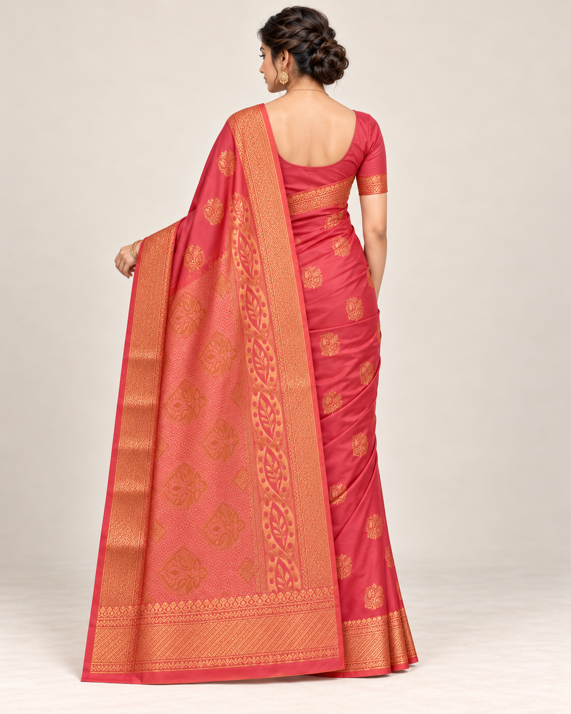 Back view of coral rose silk saree showing the pallu