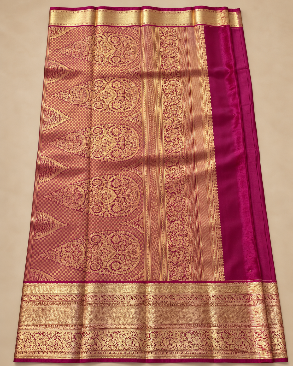 Gold and wine-magenta checkerboard pallu with ornate medallions