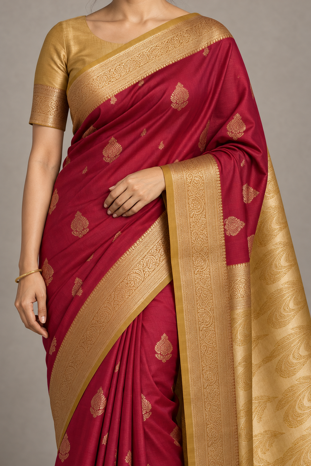 red saree — close-up-drapering